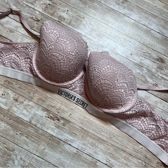 ❤️Victoria’s Secret Lined Demi 36D bra - Picture 2 of 4